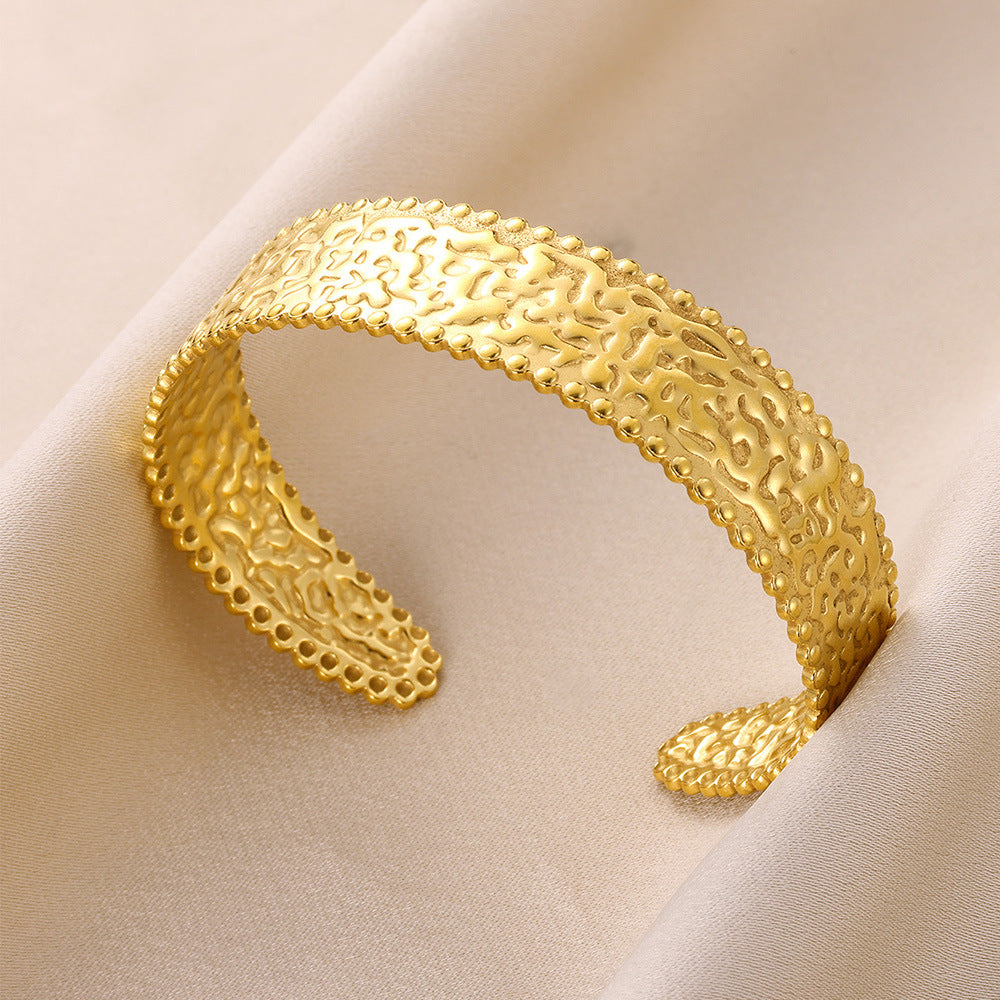 Brazalete Relieve Sólido